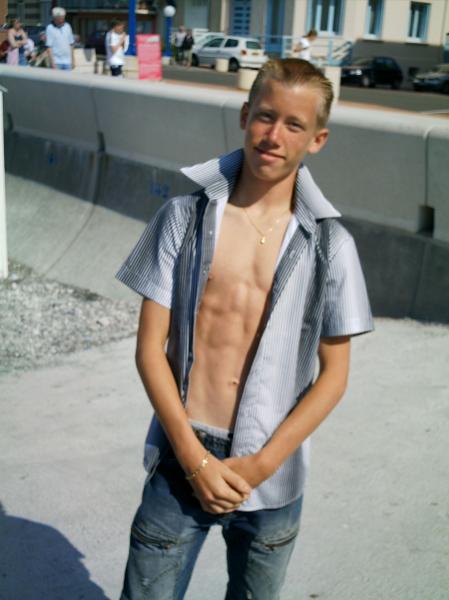 steve (est oui c'est vrai il a des abdos)lol