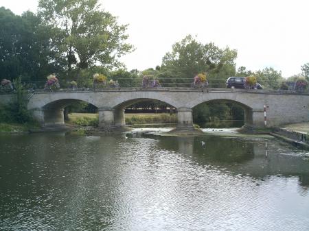 un pont mais pas nimporte lequel un juju! lol